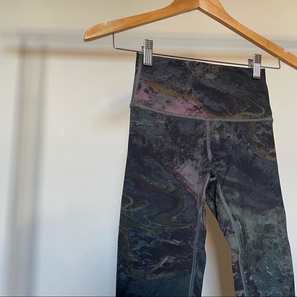 Lululemon Wonder Under Tight - Picture 3 of 3